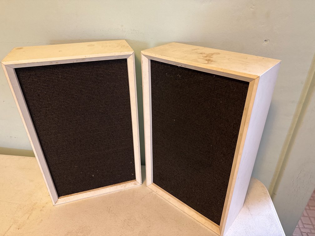 Soundesign Speaker Set 16” x 10”