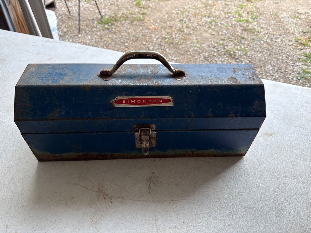 Metal Toolbox with 16’ Tow Chain