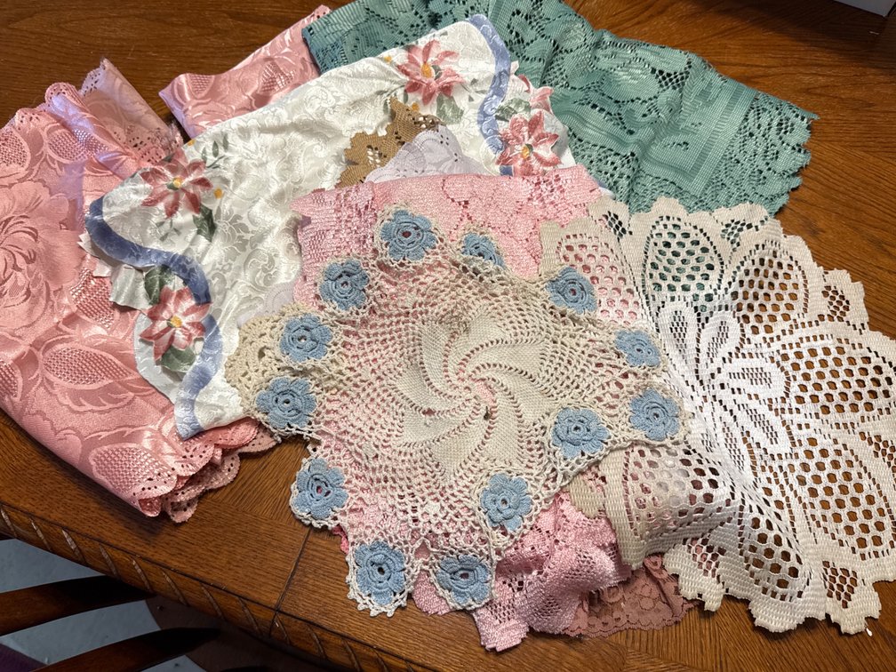 Table Runners, Doilies