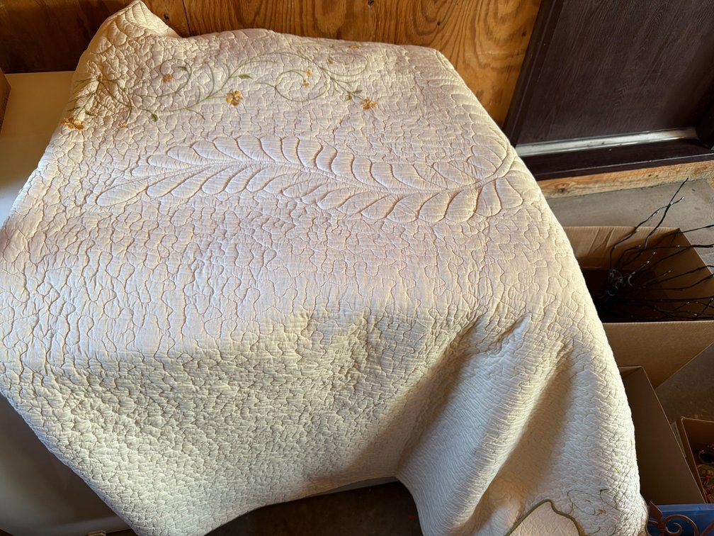 Bed Spread with 2 Shams-No Tags
