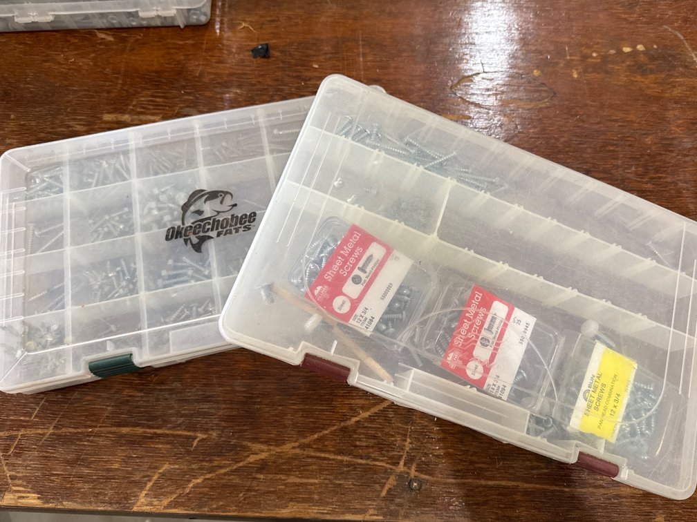 2 Organizers with Screws