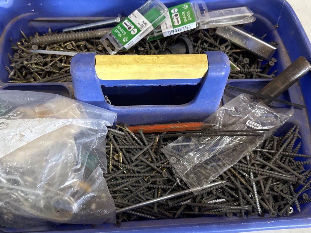 Tote with Screws, Hardware