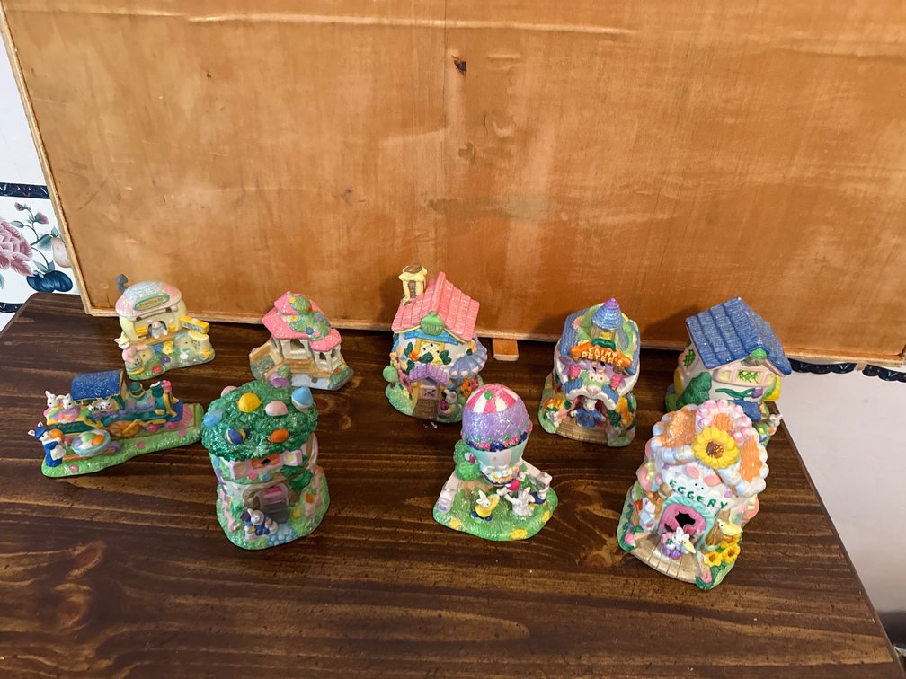 Easter- Hoppy Hollow Village Knickknacks
