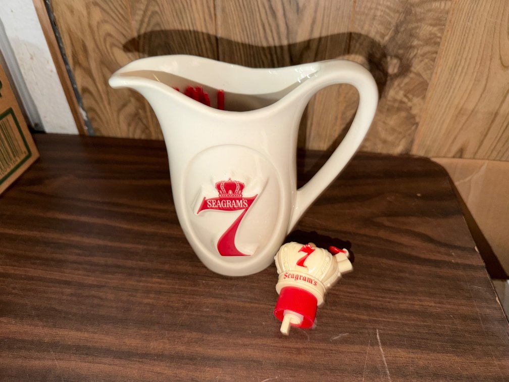 Seagrams 7 Pitcher, 2 Pourers, Stir Sticks