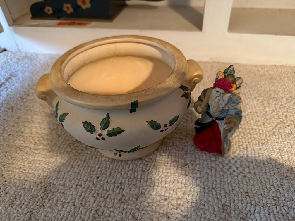 Poinsettia Ceramic Bowl, Figurine