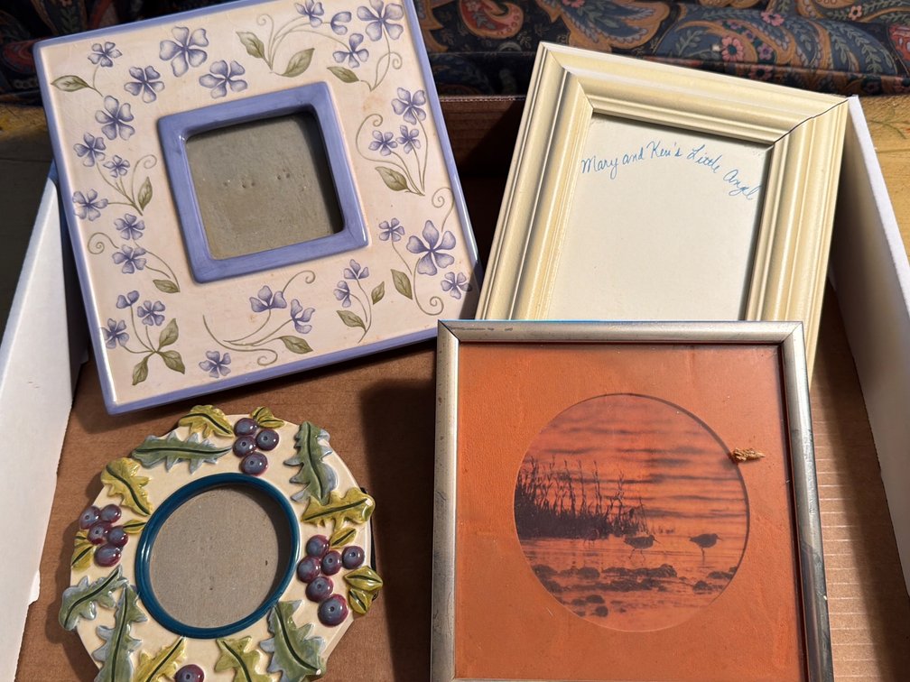 Small Picture, Frames