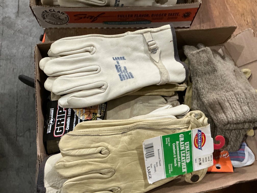 Approximately (8) Pairs of Assorted Work Gloves - Size Large