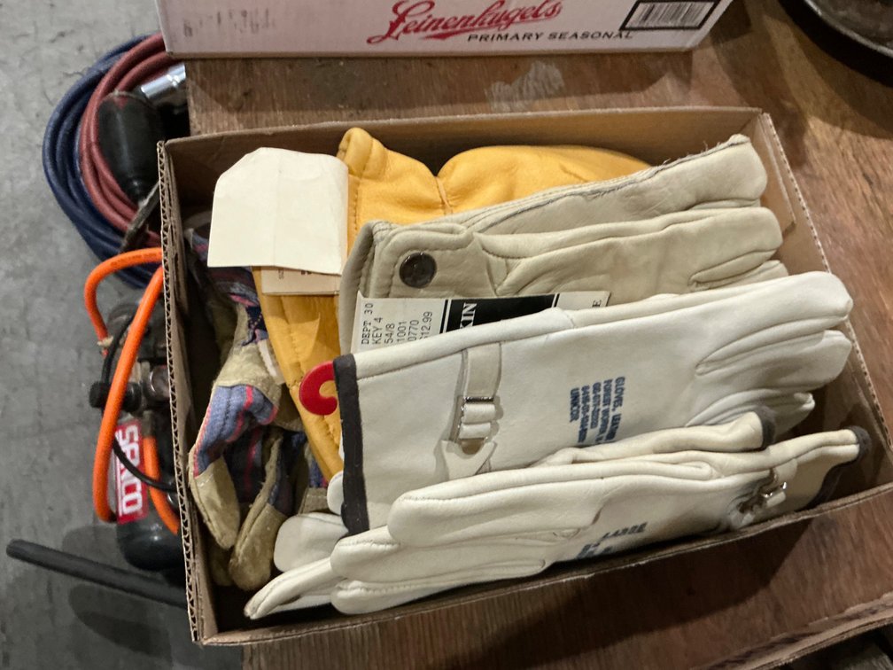 Approximately (5) Pairs of Assorted Work Gloves - Size Large