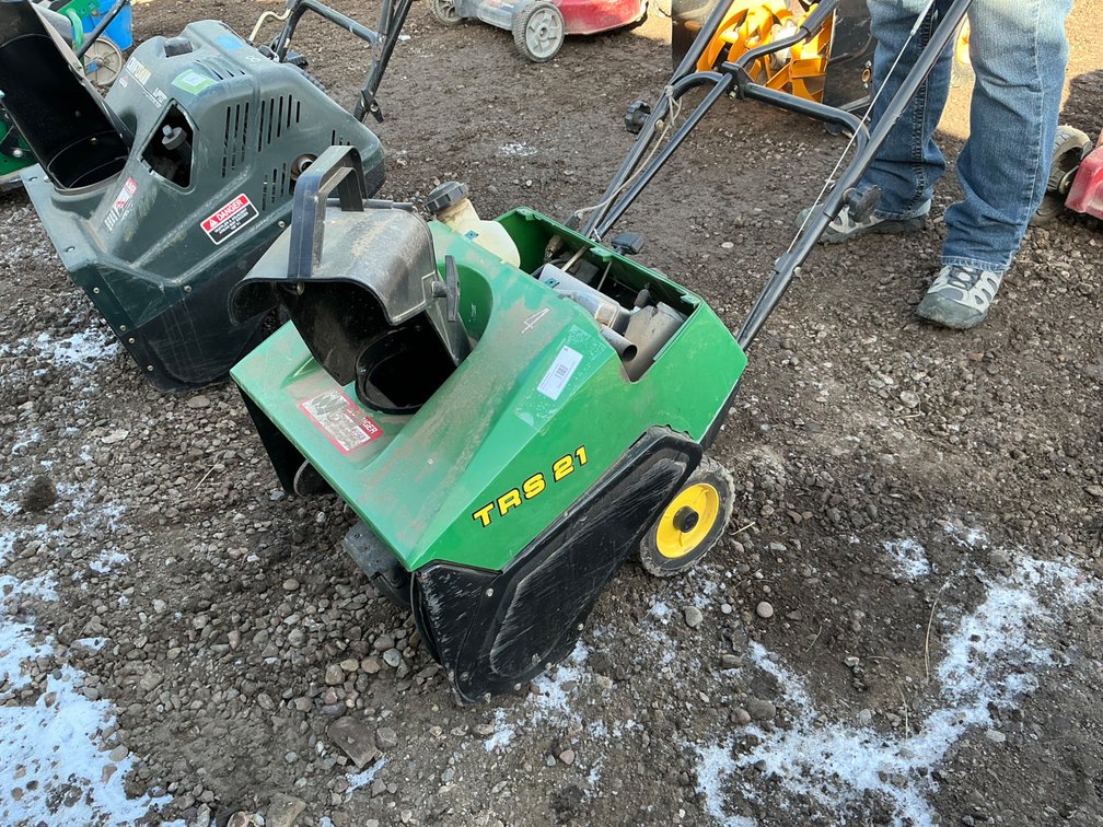 John Deere TRS 21 Snow Blower - Model: TRS 21, Walk Behind, 21" Cut Path