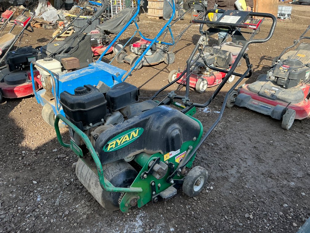 Ryan Aerator - Briggs and Stratton Engine, Walk Behind