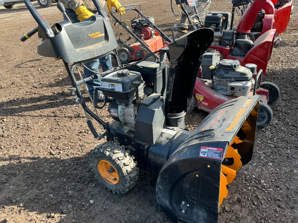 Poulan Pro Snow Blower - Model: PRGR24, 24"/9.00, Walk Behind, Self Propelled, Forward & Reverse, 6.5Hp Engine (Needs Scraper)