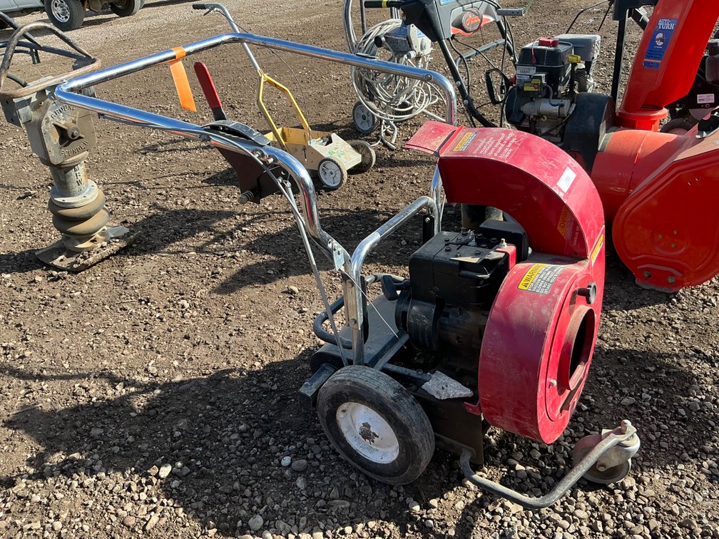 Briggs & Stratton Vacuum Blower Combination - Walk Behind, 5Hp Engine, 3Pt. Suspension, Controls On Handle, Rope Start Pulls Free On Engine (No Bag, Only Starts With Brake Cleaner, The Handle Power Cable Is Not Attached)