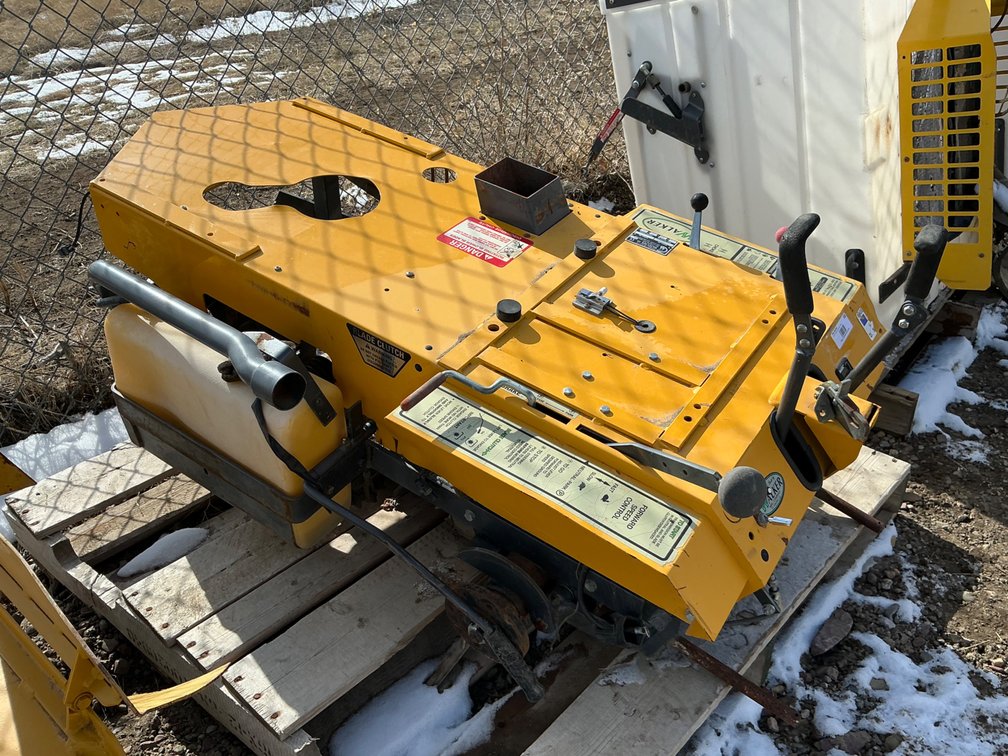 Walker Riding Mower Chassis (For Parts) - Model: MCGHS, Zero Turn, Showing 1608 Hours