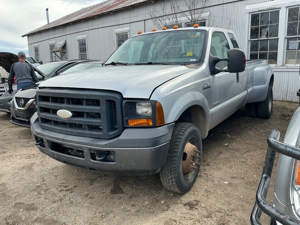 2006 Ford F-350 Pickup Truck, VIN #: 1FTWX33P96EA49726 (DOES NOT START OR RUN, METAL IN ENGINE)