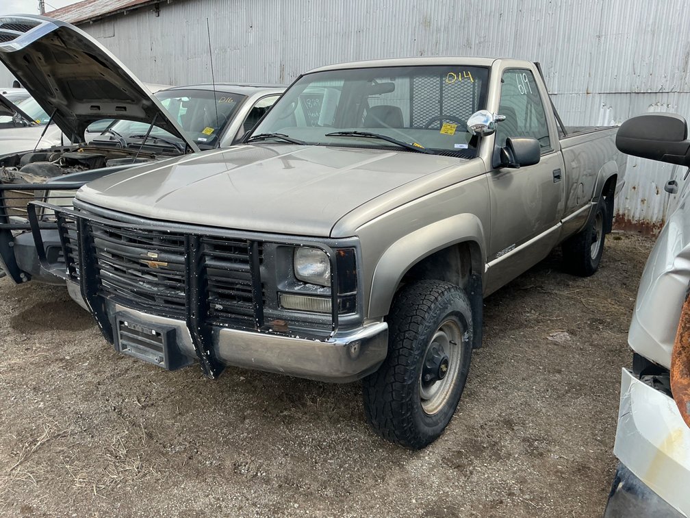 2000 Chevrolet K2500 Pickup Truck, VIN #: 1GCGK24R2YR190713 (ENGINE RUNS ROUGH AT START)