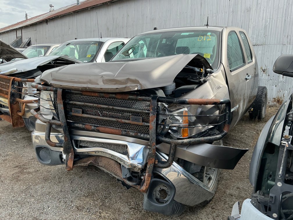 2012 GMC Sierra Pickup Truck, VIN #: 1GT22ZCGXCZ236039 (WRECKED - FRONT END DAMAGE, DOES NOT RUN, AIRBAGS DEPLOYED)