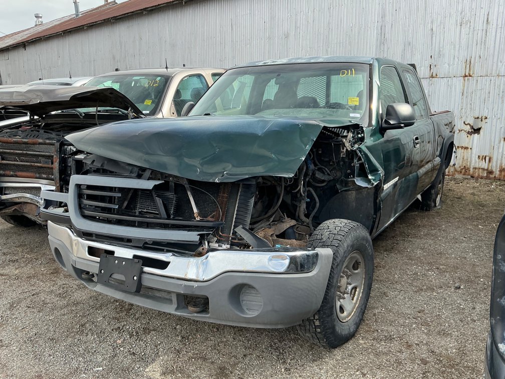 2005 GMC Sierra Pickup Truck, VIN #: 1GTHK29U15E220255 (WRECKED - FRONT END, DOES NOT RUN, NO TRANSMISSION OR TRANSFER CASE, NO POWER TO DASH, NO ODOMETER)