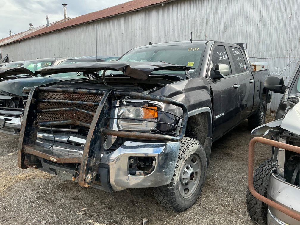 2015 GMC Sierra Pickup Truck, VIN #: 1GT12XEG6FF559622 (WRECKED - FRONT END, DOES NOT RUN, AIR BAGS DEPLOYED, TRANSFER CASE AND DRIVE LINES IN BED)