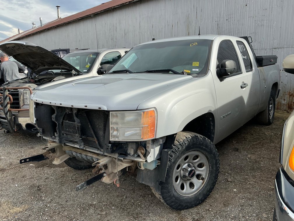 2010 GMC Sierra Pickup Truck, VIN #: 1GTSKTE38AZ164245 (ENGINE RUNS, DOES NOT DRIVE - BAD TRANSMISSION, MISSING FRONT END PARTS, OTHER PARTS IN BED)