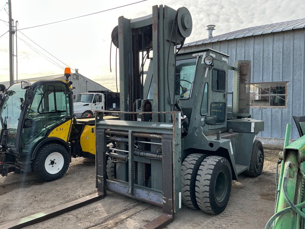 Wiggins Forklift - Model: W156Y, Serial: HWigginsLC912053, Showing 1657 Hours (REPORTED AS NEEDING REPAIR ON CABLE ASSEMBLY)