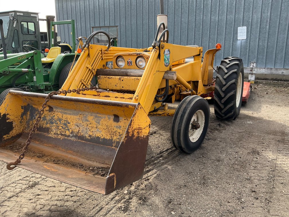 IH 2444 Tractor - Showing 2478 Hours, Gas Engine, Loader Attachment, Brush Hog 257 Attachment (HYDRAULIC PUMP FOR LOADER NEEDS REPLACED, Hydraulic Leaks)