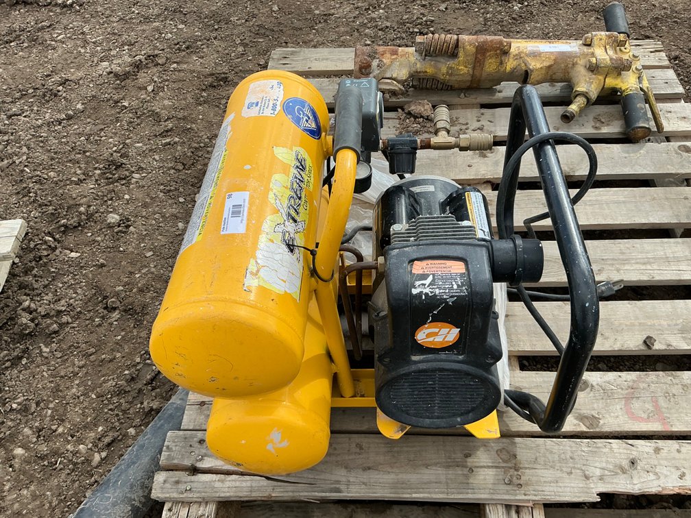 Extreme Contractors Series Air Compressor - 3Hp Peak, 4-Gallon, 125 Max Psi