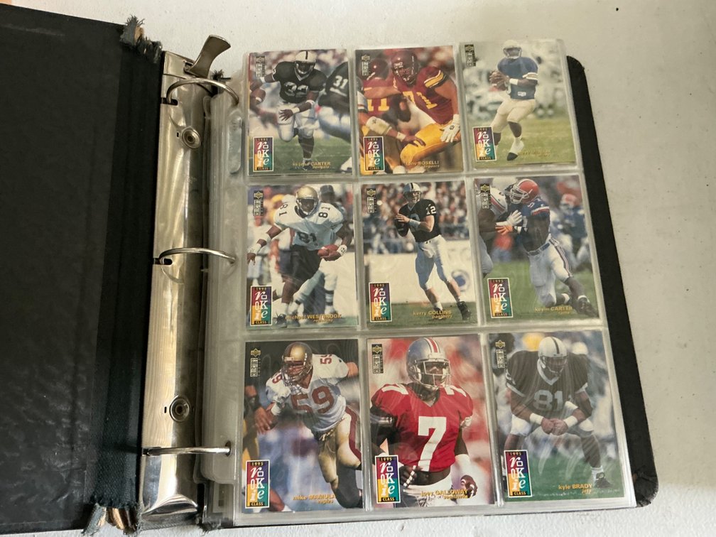 Approximately (351) 1991 Upper Deck Football Cards