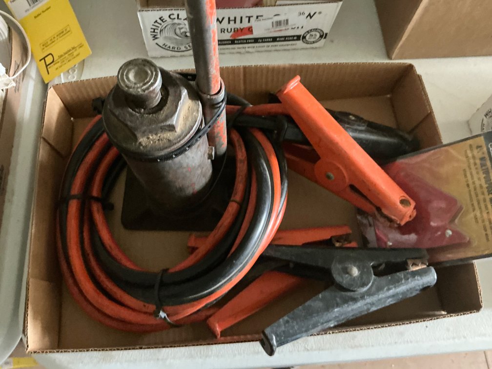 Bottle Jack, Jumper Cables and 90° 4-3/4" Welding Magnet