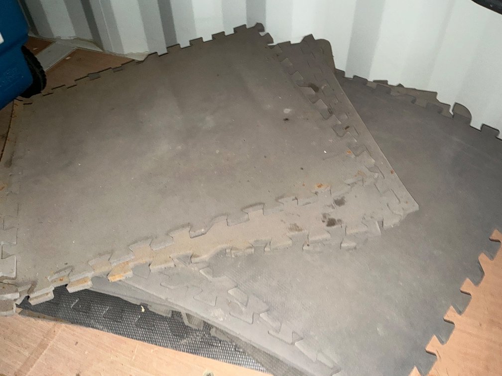 (16) Pieces - 24"x24" Foam Flooring Cover