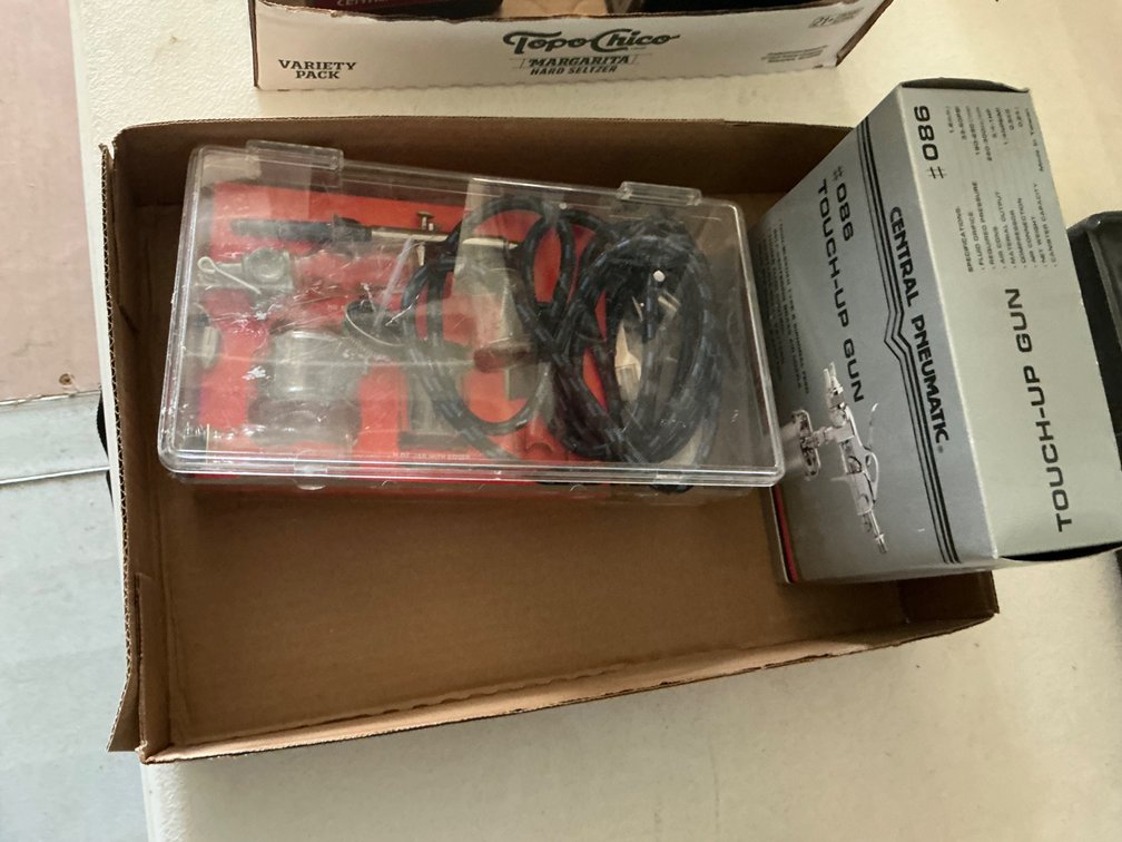 Central Pneumatic #086 Touch Up Paint Gun and Air Brush Kit