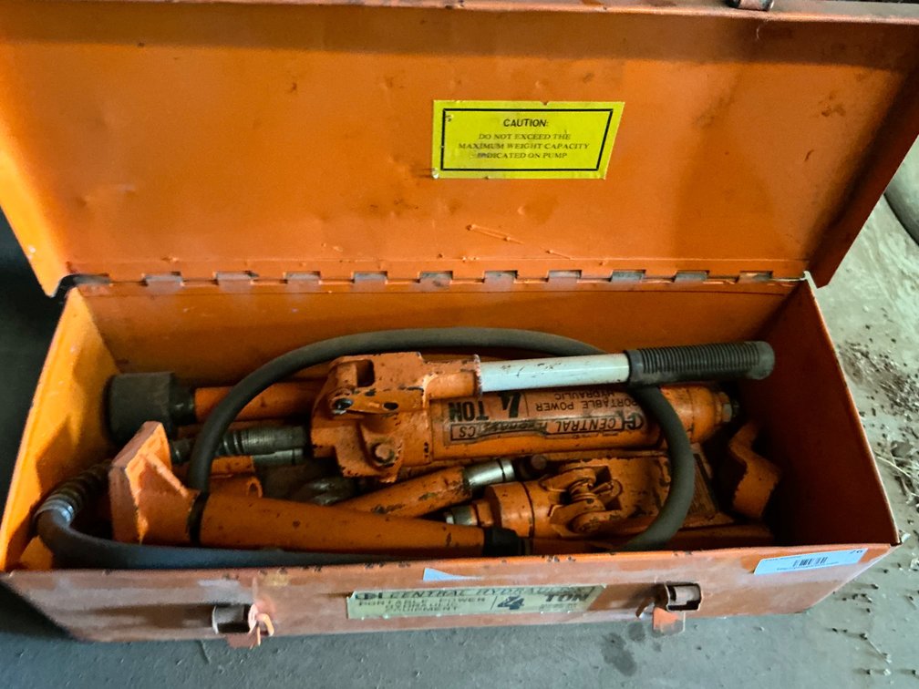 Central Hydraulics 4-Ton Porta Power