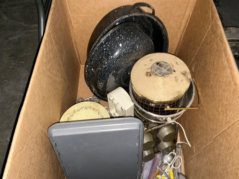 Box of Assorted Roaster Pans, Muffin Tins, Cookie Sheet, Tins and More