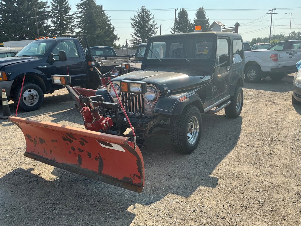 1983 Jeep CJ7 Multipurpose Vehicle (MPV), VIN #: 1JCCE87E8DT057466