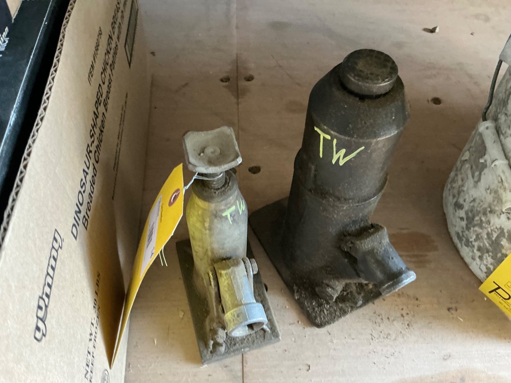 (2) Bottle Jacks
