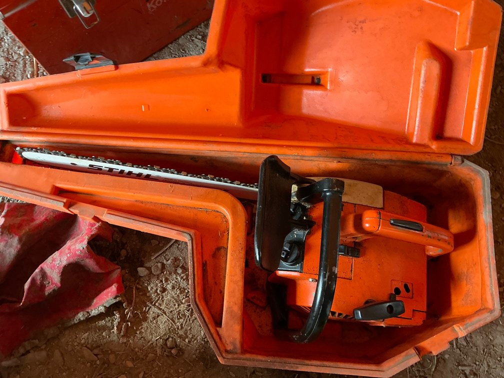Stihl Chainsaw - Model: 015L, 16" Bar, With Hard Case, Rope Start Pulls Free