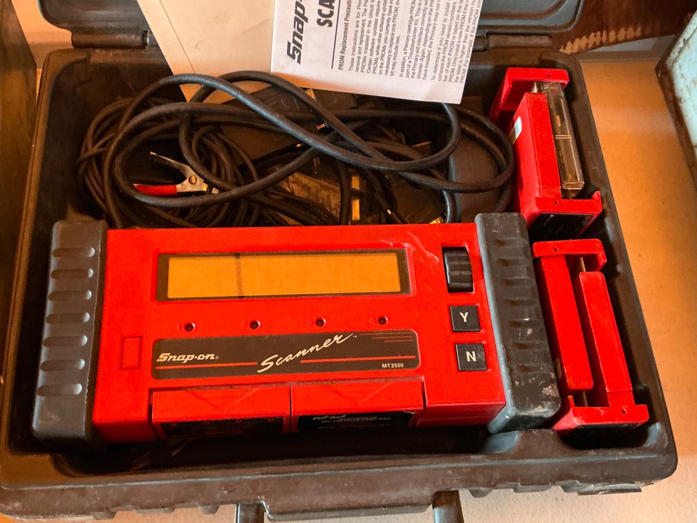 Snap-On Diagnostic Scanner Kit - Model: MT2500, Serial: SUG1S172058454, With (6) Assorted Make & Model Cartridges