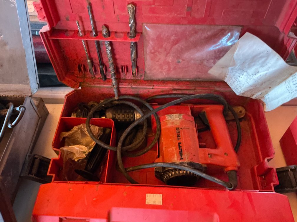 Hilti Rotary Hammer Drill - Model: TE22, Corded, With Case