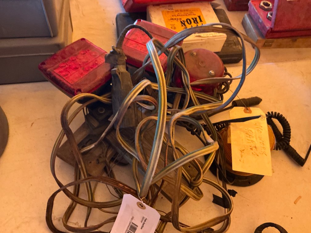 (1) Pair Of Magnetic Trailer Lights With 7-Way Round Trailer Plug Wiring And (2) D/C Powered (Cigarette Lighter Plug) Emergency Flasher Lights (One Is Marked Does Not Work, Parts)