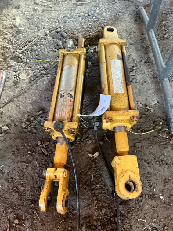 (2) 22"L Hydraulic Rams