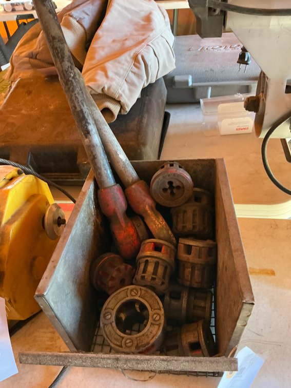 Ridgid Manual Ratchet Pipe Threader - Model: 925, Ridgid Manual Ratchet Pipe Threader - Model: 00R And (15) Assorted Cutting Dies