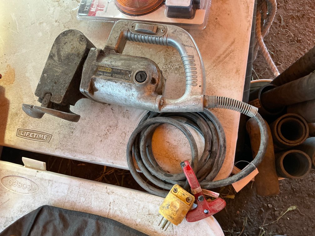 Stanley U214A Unishear Metal Cutting Shear - Model: U214 01, Serial: 532252, 3.7Amp, 1Ph., Corded