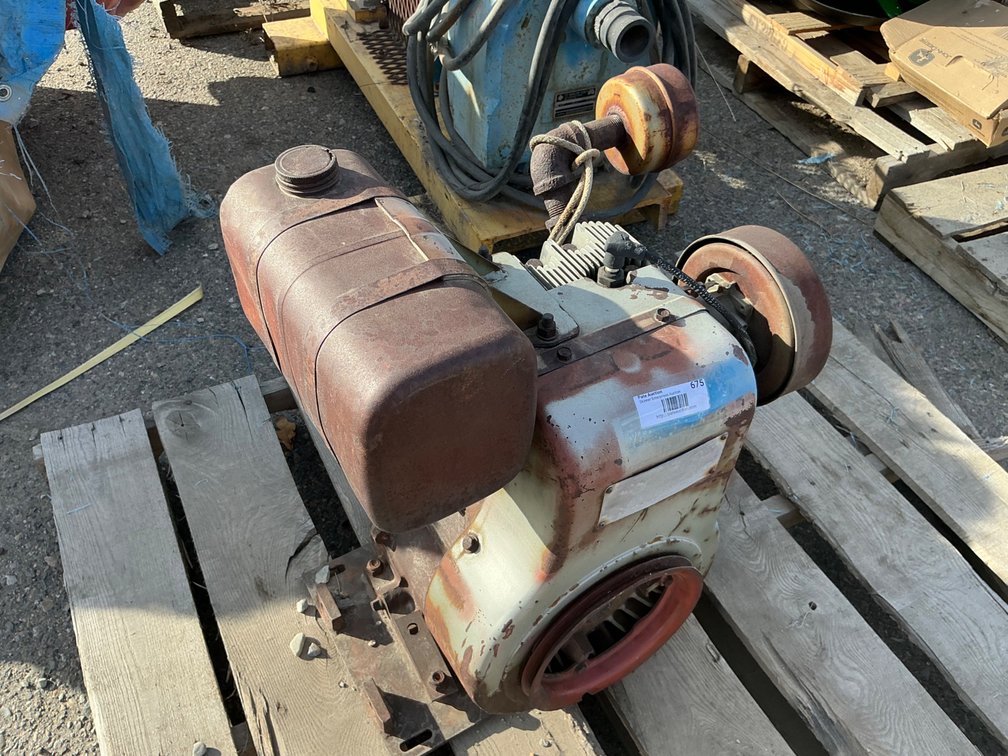 Wisconsin Engine - Model: S12D, Single Cylinder 12Hp Gasoline Engine, Engine Spins Free