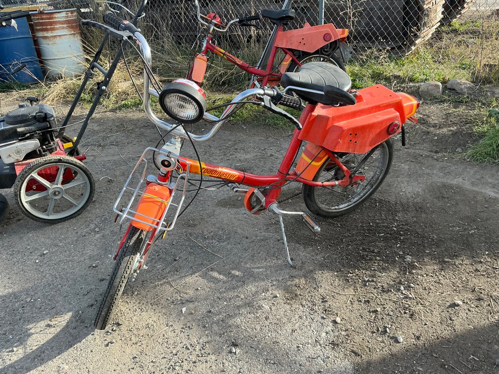1979 AMF Roadmaster Vintage Moped - Vin: 094775, Foot Or Gas Powered, With McCulloch Gas Engine With Magneto For Electric, 2-Stroke, Requires Mixed Fuel, Good Seat, Good Plastics, Head Light, Tail Light