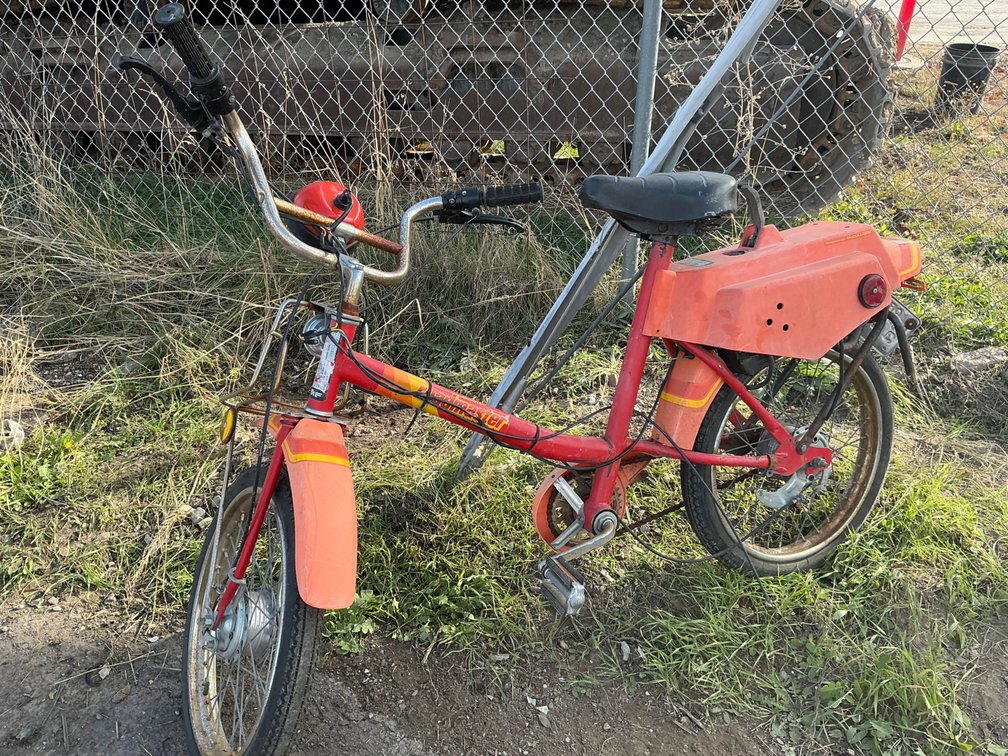 1979 AMF Roadmaster Vintage Moped With Pedals - Vin: 098501, Foot Or Gas Powered, With Magneto For Electric, 2-Stroke, Requires Mixed Fuel, Good Seat, Head Light