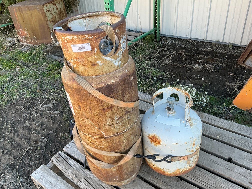 (1) 20Lb Propane Tank, And (1) 40Lb Propane Tank