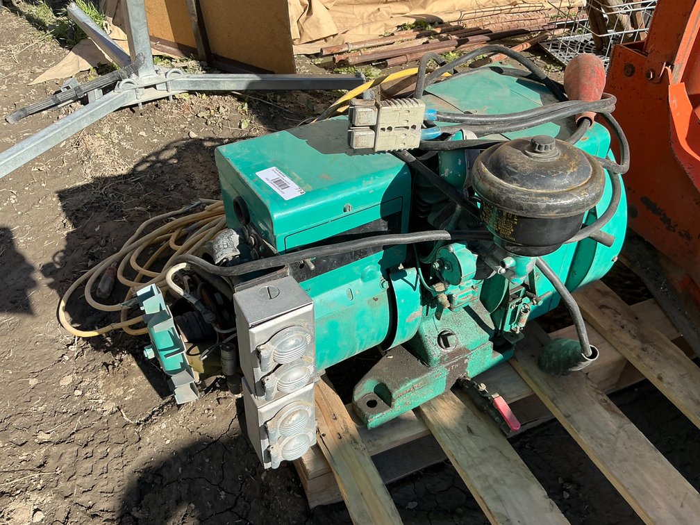 Onan Generator Model: 2.5AJ-3R - 2.5Kw, Serial: I830574027 (Parts Only - Partially Disassemble)