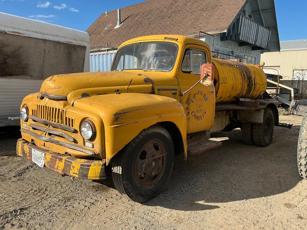 1951 International L-160 Oil Distribution Truck, Vin: 49543 (DOES NOT RUN)