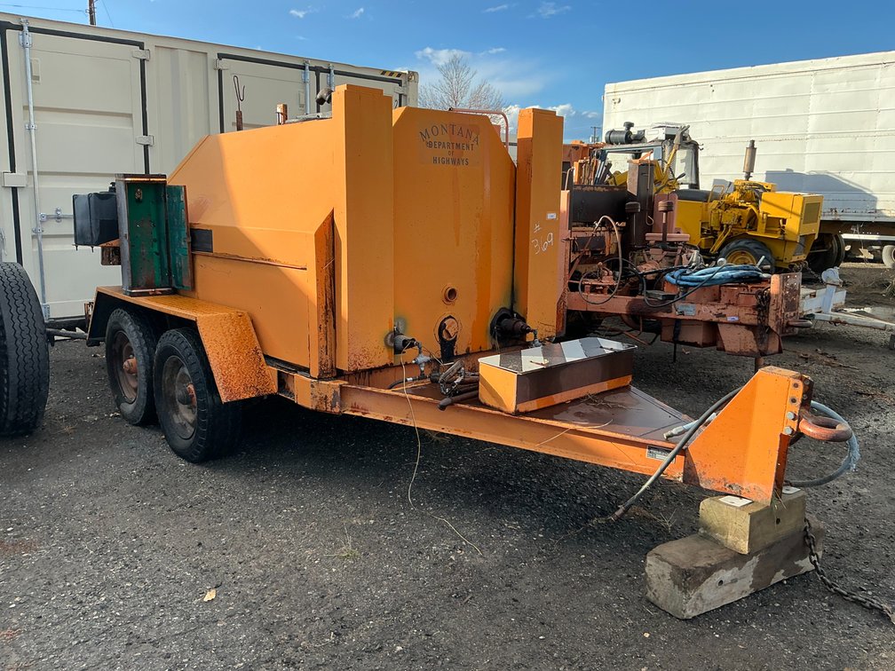 1987 Western Industries Patchman Road Oil Distribution Trailer - Model: 2480, Serial: 871122, 600-Gallon, (Missing Hydraulic Drive Pump) Pintle Hitch, Tandem Axle
