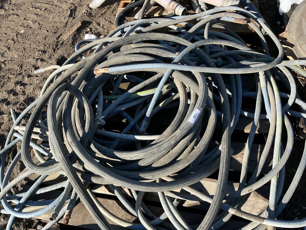 Pallet Of Assorted Hydraulic Hoses And A Few Water Hoses