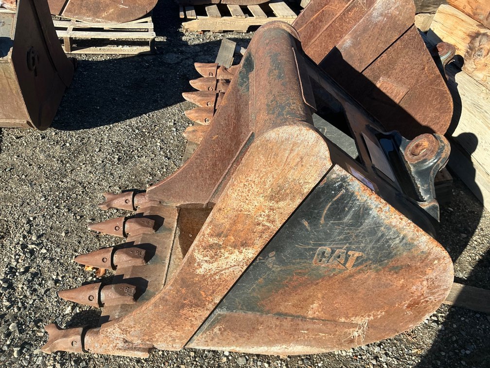Caterpillar 24" Heavy Duty Backhoe Bucket - Pin-Lock Coupler System